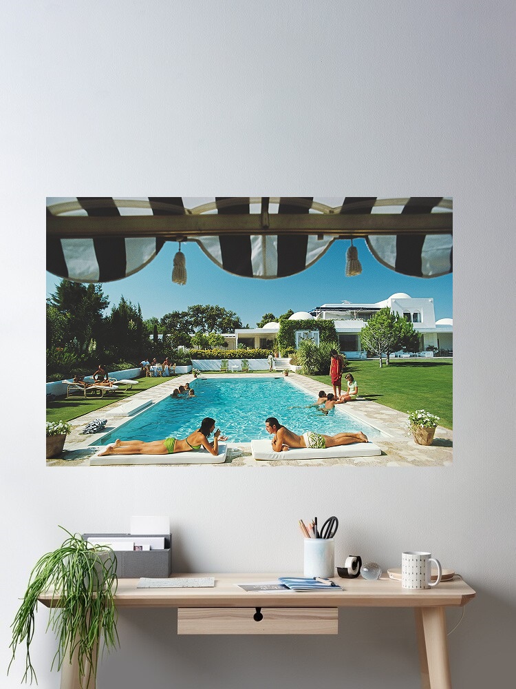 Luxury Lifestyle Pictures - Retro Poolside Host Luxury Lifestyle By