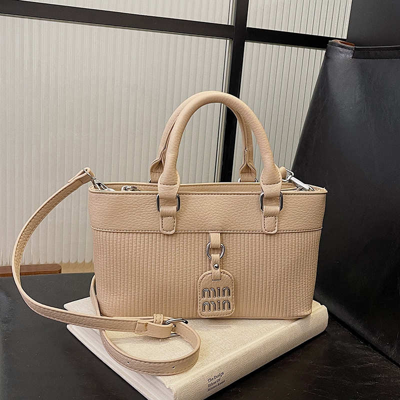 حقيبة يد نسائية فاخرة من الجلد - مراجعة Luxury Lifestyle Handbags وسعره